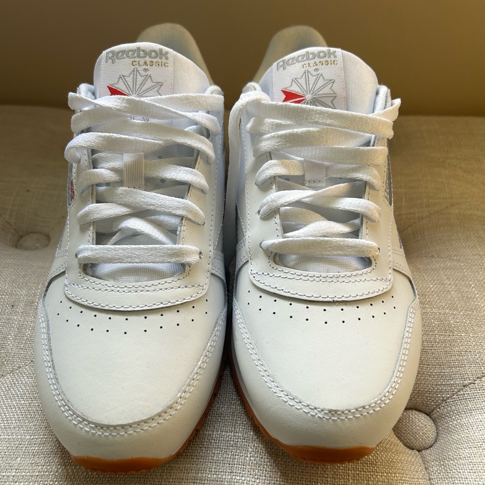 Reebok Classics Women’s size 8.